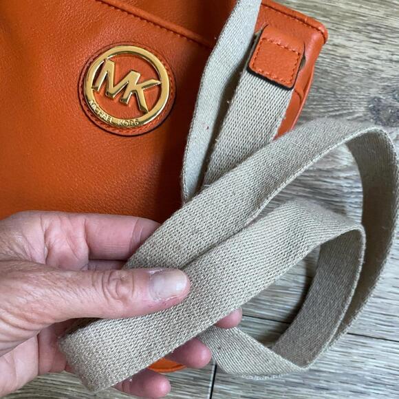 EUC Michael Kors Orange Pebbled Leather Crossbody Bag - Picture 4 of 10